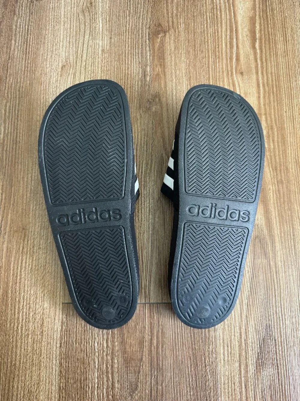 Like New Adidas Black White Kids Striped Sliders Adilette Aqua Sandals - US 6